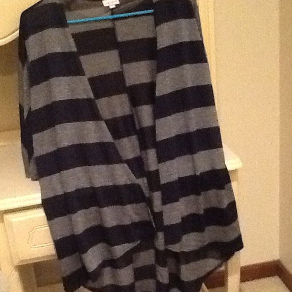 LuLaRoe Open Striped Cardigan- flattering!! - Picture 2 of 8